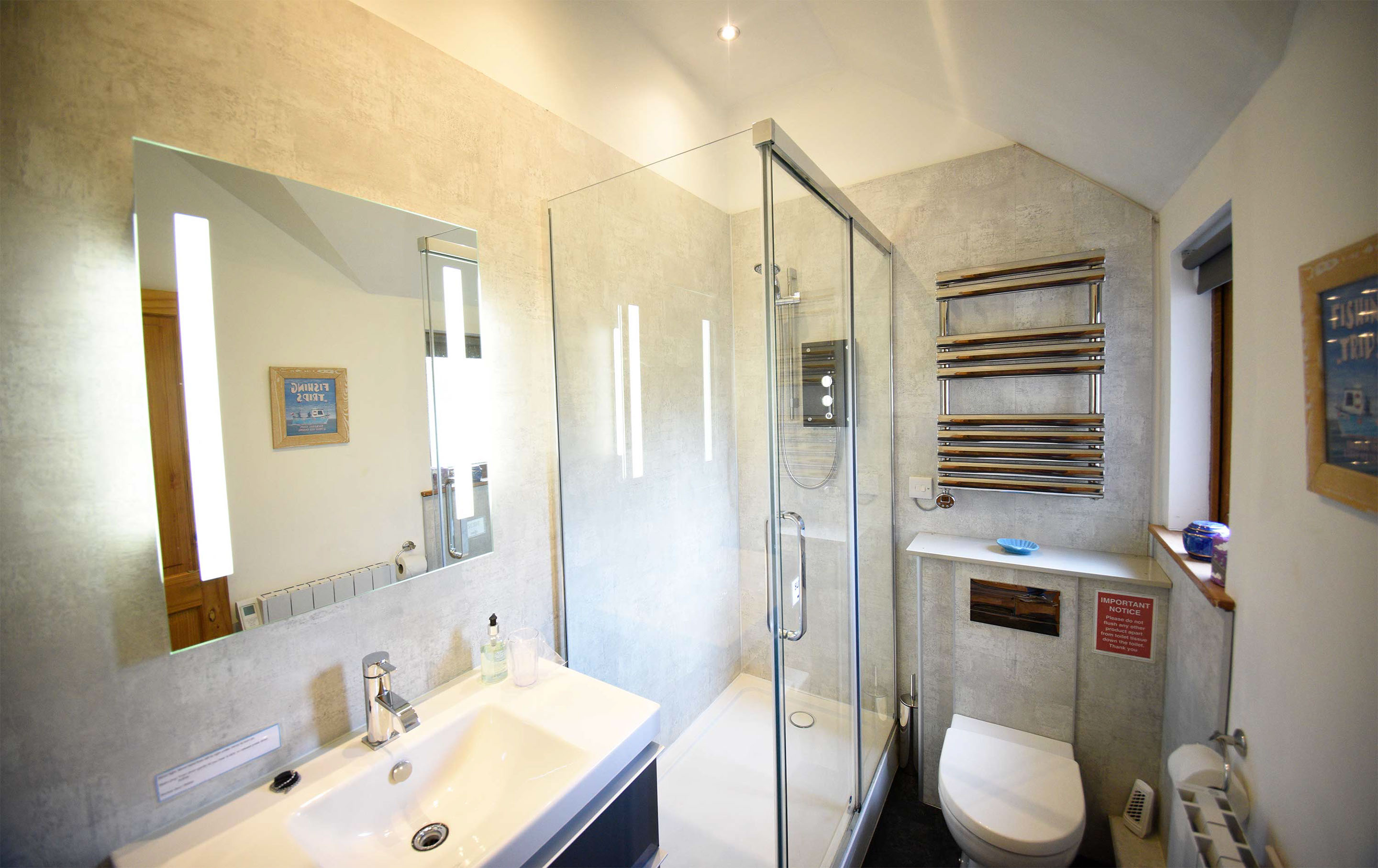 Auld Mission Cottage Self Catering contains a modern bathroom with powerful shower and electric towel rail