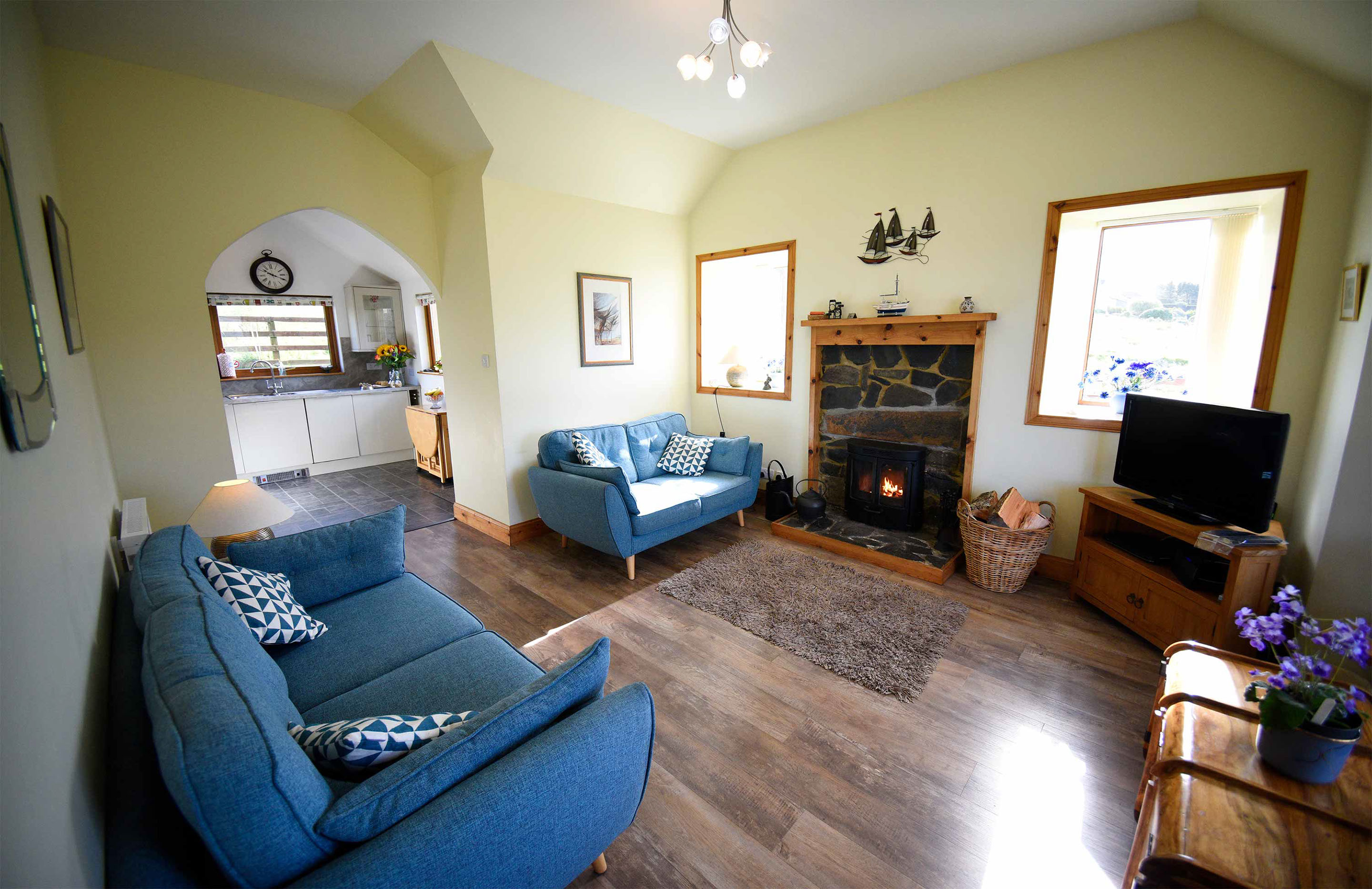Auld Mission Cottage Self Catering Accommodation in Waternish with Sea views of Loch Bay