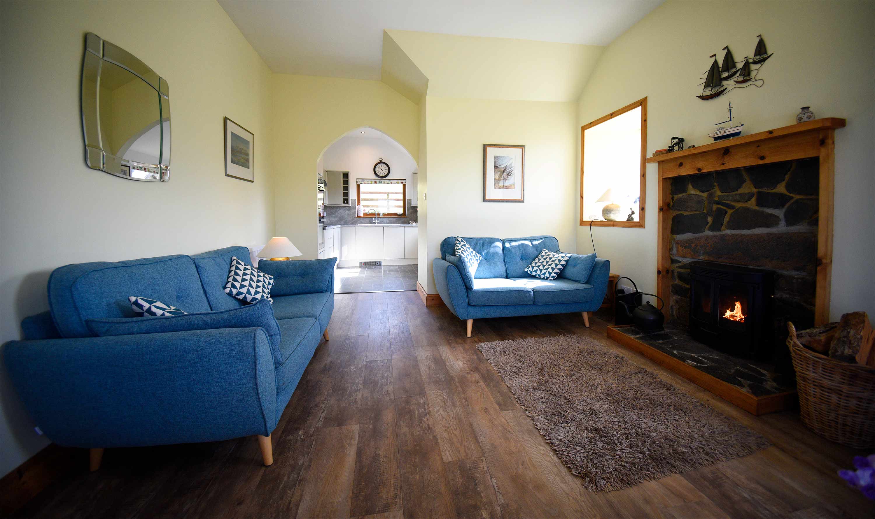 Enjoy open plan living room and kitchen with Woodburning stove at Auld Mission Cottage