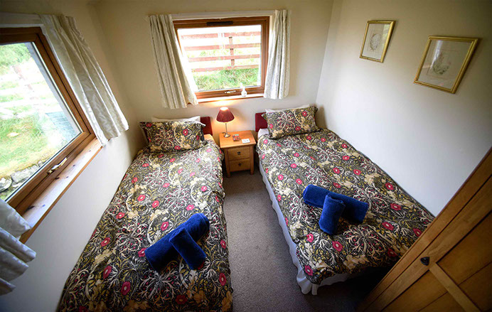 Twin Bedroom accommodation with comfortable beds and WIFI Internet access at Auld Mission Cottage Self Catering in Waternish