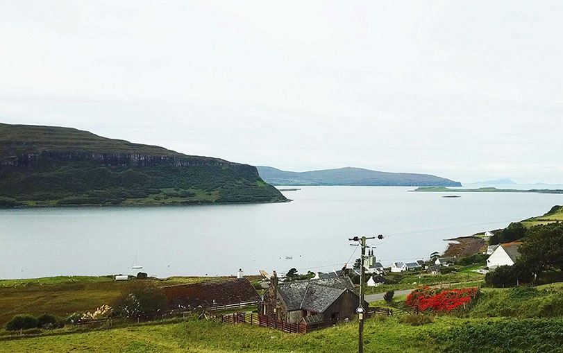 Our Self Catering Accommodation in Waternish offers stunning sea views of Loch Bay