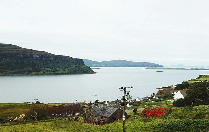 Our Self Catering Accommodation in Waternish offers stunning sea views of Loch Bay