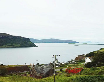 Our Self Catering Accommodation in Waternish offers stunning sea views of Loch Bay